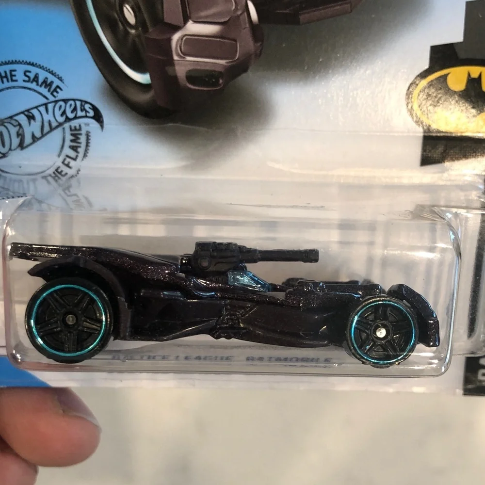 Mattel Hot Wheels Justice League Batmobile - Black and Blue